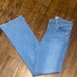 Levi’s 725 High-Rise Bootcut Jeans – Size 29 – Medium Wash